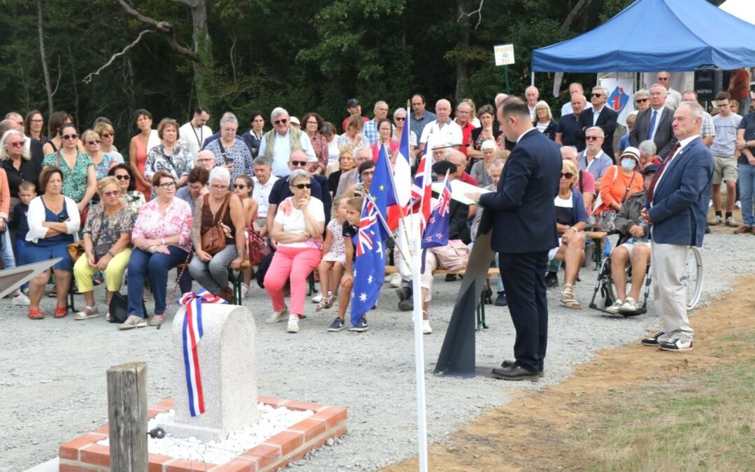 INAUGURATION D’une stèle en granit sur le site de parachutage de la seconde guerre mondiale lieu dit  » La verrue »